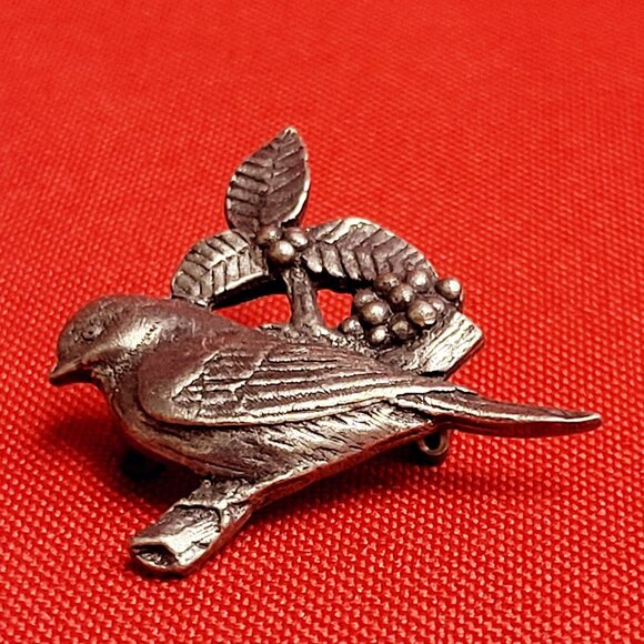 Birds and Blooms Silver Tone Pewter Bird on a Branch Lapel Pin 2002 - Picture 2 of 11